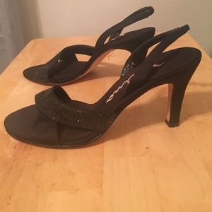 Nina size 6 black heels