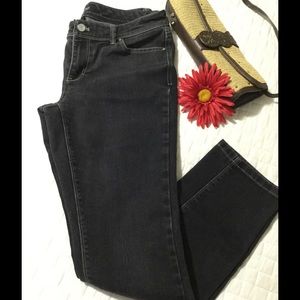 White House/Black Market Slim Ankle Jeans 6R Black
