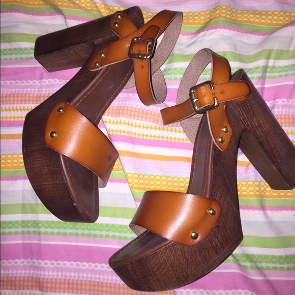 Chunky heel clogs