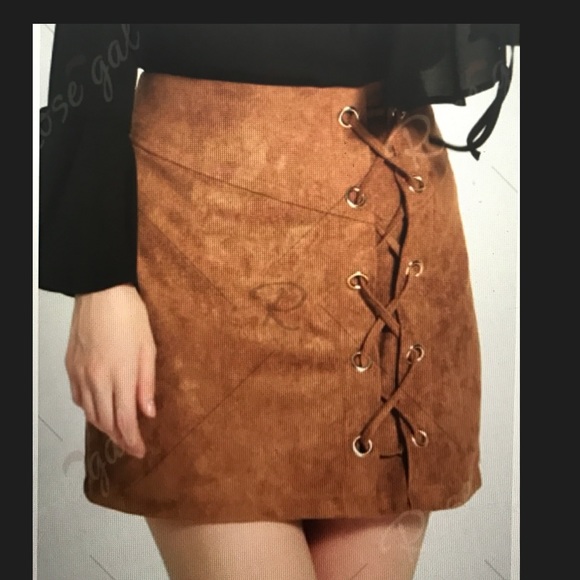 🎉🎉HP🎉🎉X2. NWT LACE UP FAUX SUEDE SKIRT - Picture 3 of 4