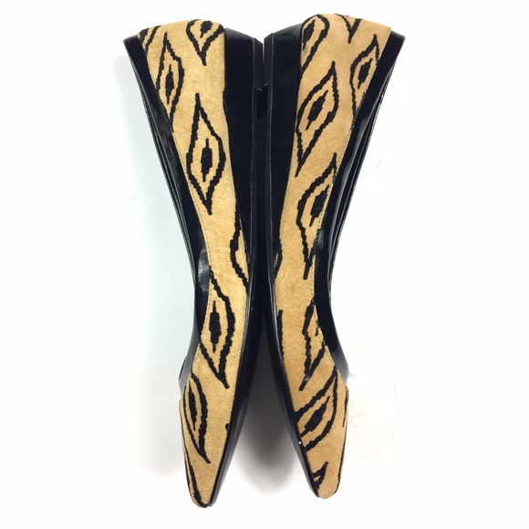 BCBG Printed Pointy Toe Flats - Picture 2 of 4