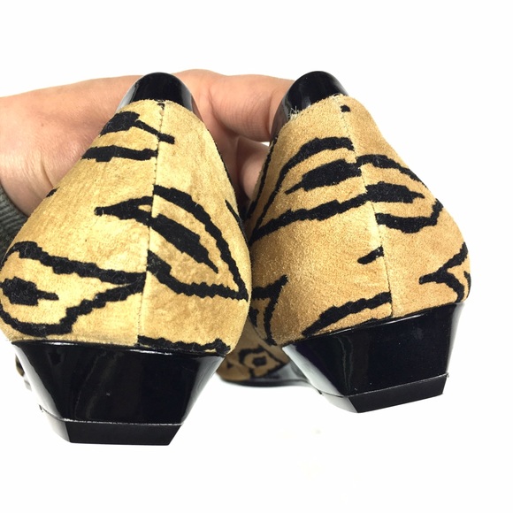 BCBG Printed Pointy Toe Flats - Picture 3 of 4