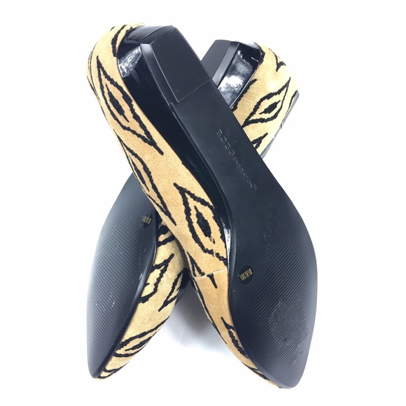 BCBG Printed Pointy Toe Flats - Picture 4 of 4