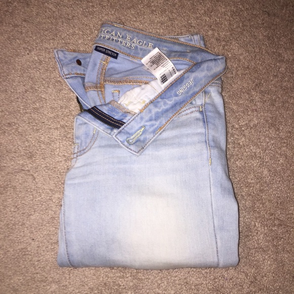 Size 2 American Eagle light wash jegging