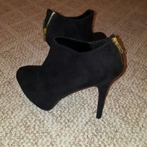Faux suede black booties with platform & gold zip