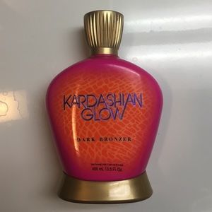 Kardashian Glow dark bronzer