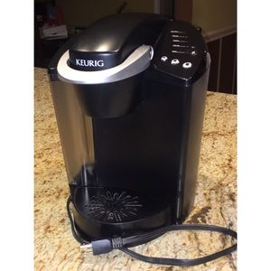 KEURIG COFFEE MAKER