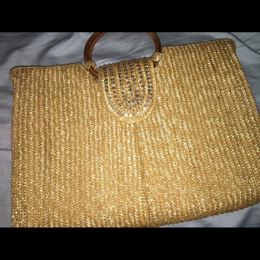 Straw purse with wood handles