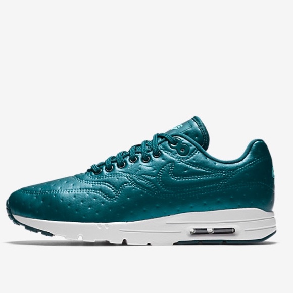 Nike Shoes - NWT air max ultra premium