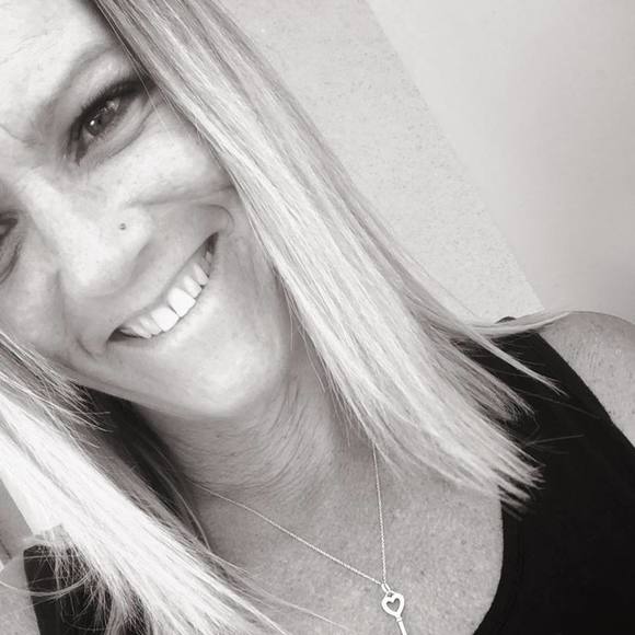 Meet your Posher, Debbie - Picture 1 of 1