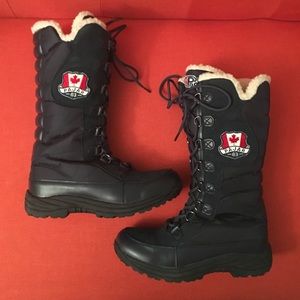 New fleece-lined navy blue Pajar snow boots (US 8)