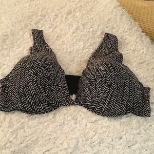 Delta Burke bra 38C black cream padded underwire