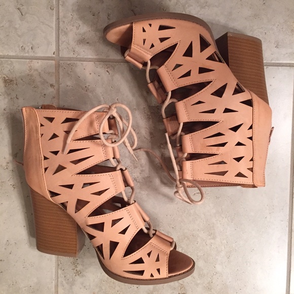 Chunky heel lace up