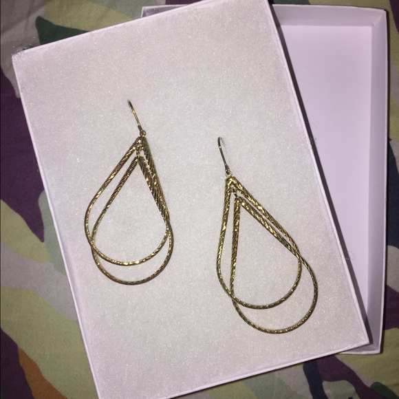 Gold tear drop earrings