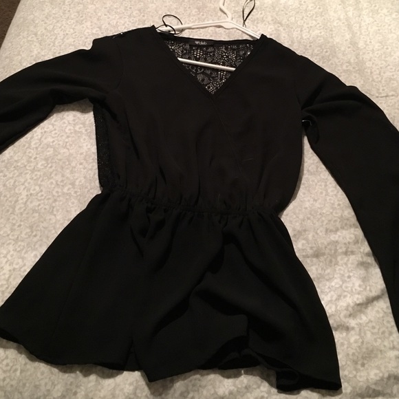 Cross over cute black shirt