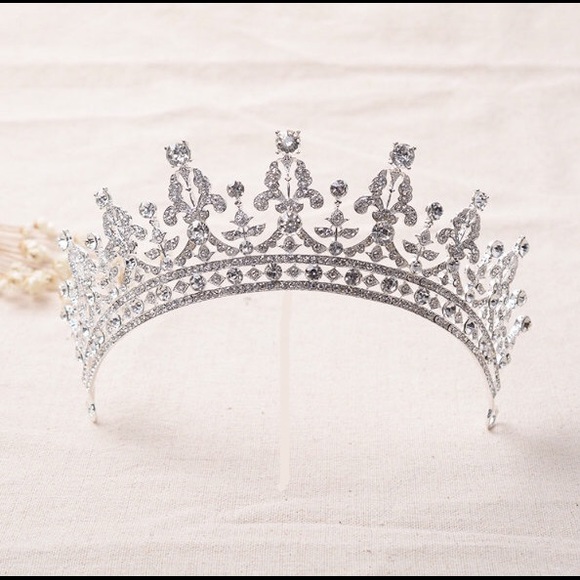 Tiara / Crown / bride / prom