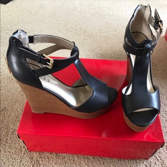 Shoes - Guess