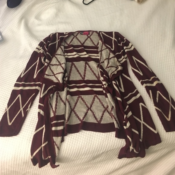 Aztec print garner and white sweater