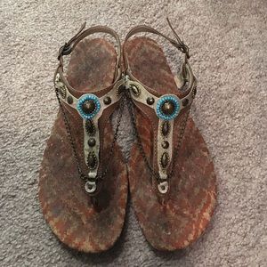 Sandals with jewels and chains