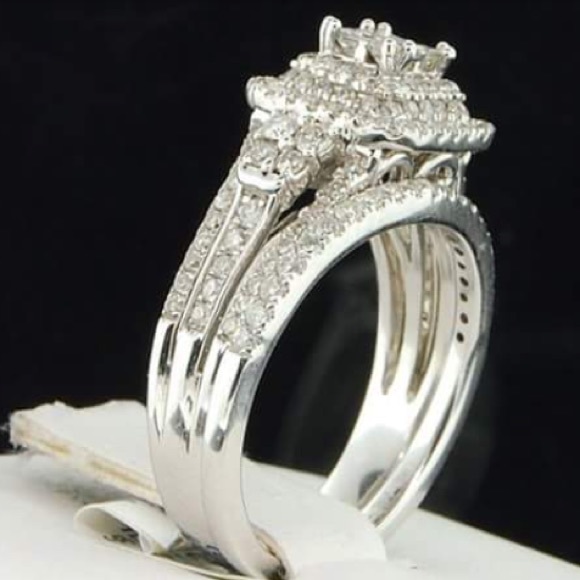 SOLD 🎉HP🎉 14K White Gold Princess Bridal Set - Picture 2 of 4