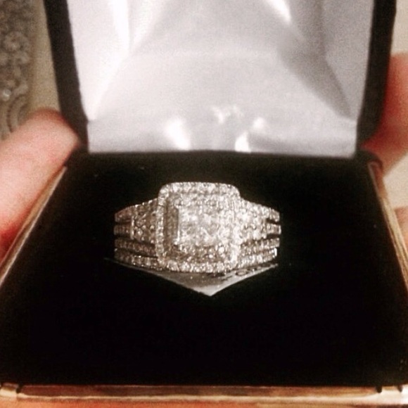 SOLD 🎉HP🎉 14K White Gold Princess Bridal Set - Picture 3 of 4