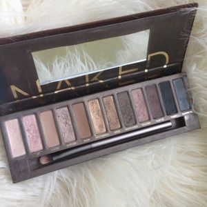 Urban Decay Naked Eyeshadow Palette w Brush