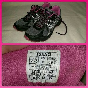 Woman's sneakers