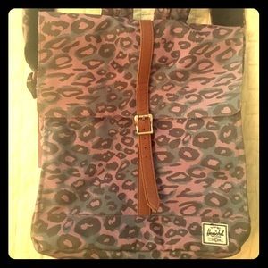 Hershel Leopard print pack back