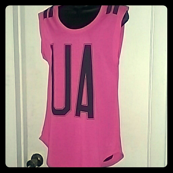 UNDER ARMOUR TOP