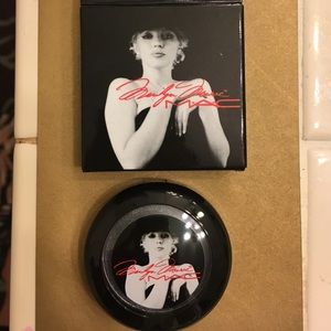 MAC Marilyn Monroe collection eyeshadow 'Showgirl'