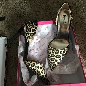 Leopard heels.