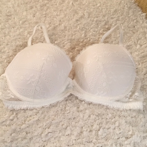 Gap body 36C white lace underwire bra pretty!