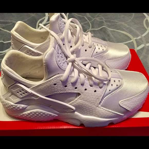 Nike Shoes - Nike Air Huarache Run PRM Woman's Size 8