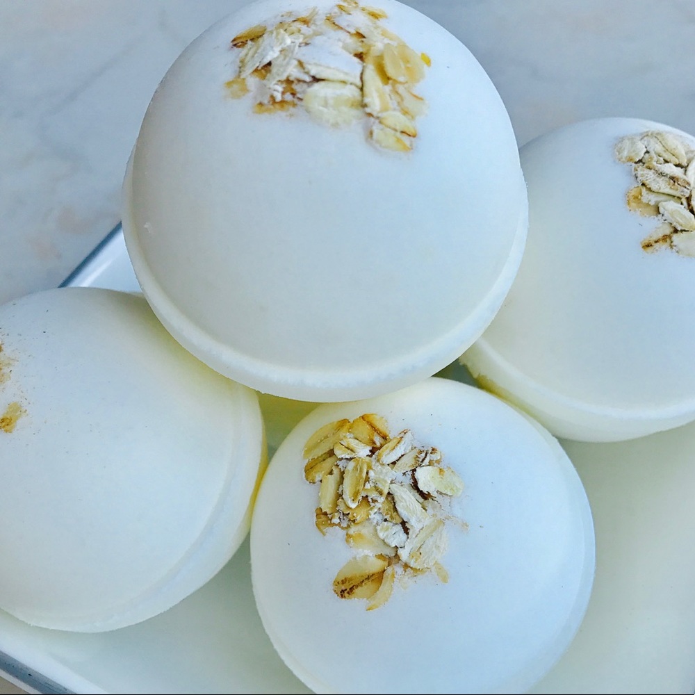 Oatmeal milk and honey bath bomb bath fizzy