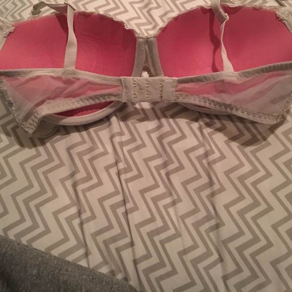 Vs Bra - Picture 2 of 2