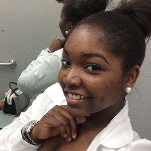 Meet your Posher, Iesha