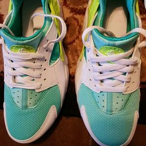 Nike Huarache NEW