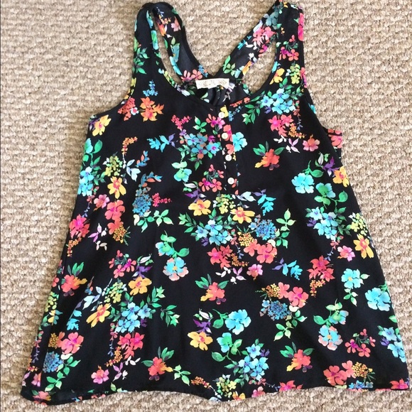 Adorable Floral tank top!