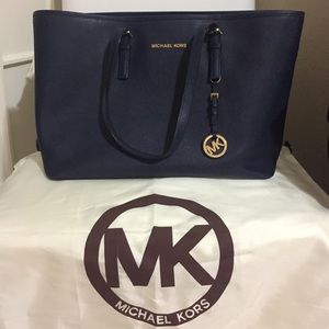 Michael Kors Jet Set Leather Tote Medium