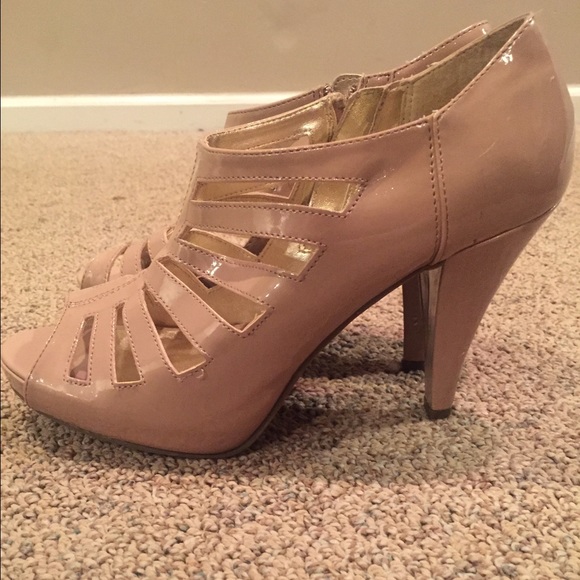 Heels - Picture 3 of 3