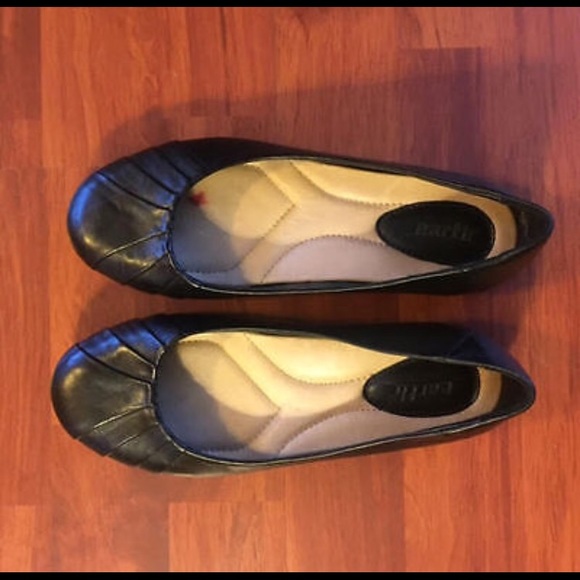 Earth shoes black flats