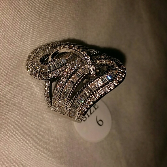 Ring - Picture 3 of 3