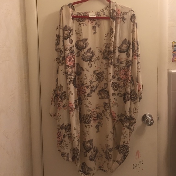 Audrey long floral kimono