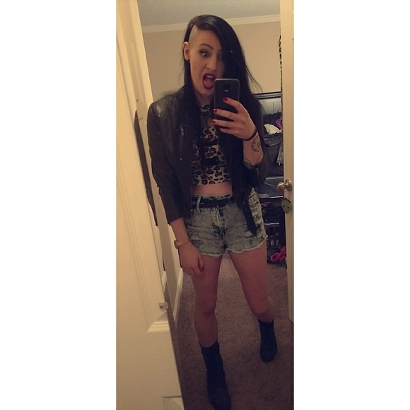 Meet your Posher, Brittany - Picture 2 of 4