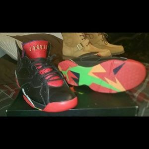 Marvin the martian Jordan 7s, comes with box