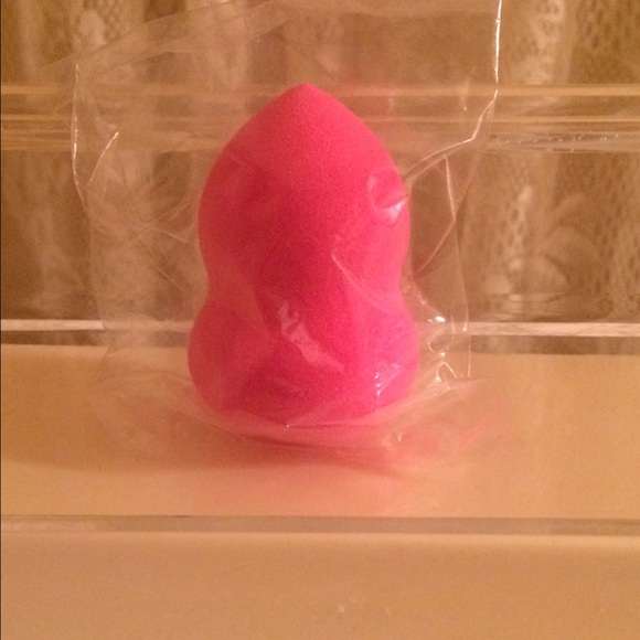 HOLIDAY SALE❗️MAKEUP Oblong Blending Sponge Pink❗️ - Picture 1 of 4