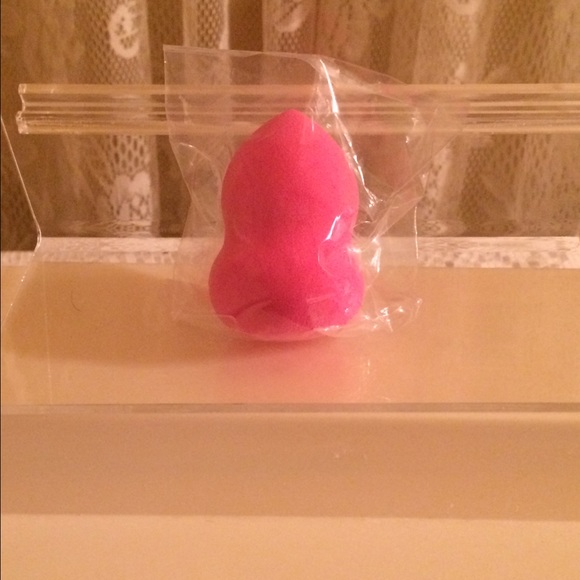 HOLIDAY SALE❗️MAKEUP Oblong Blending Sponge Pink❗️ - Picture 2 of 4