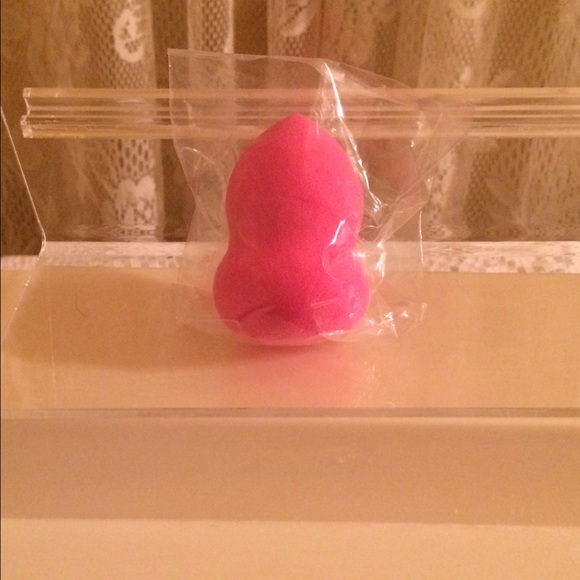 HOLIDAY SALE❗️MAKEUP Oblong Blending Sponge Pink❗️ - Picture 3 of 4