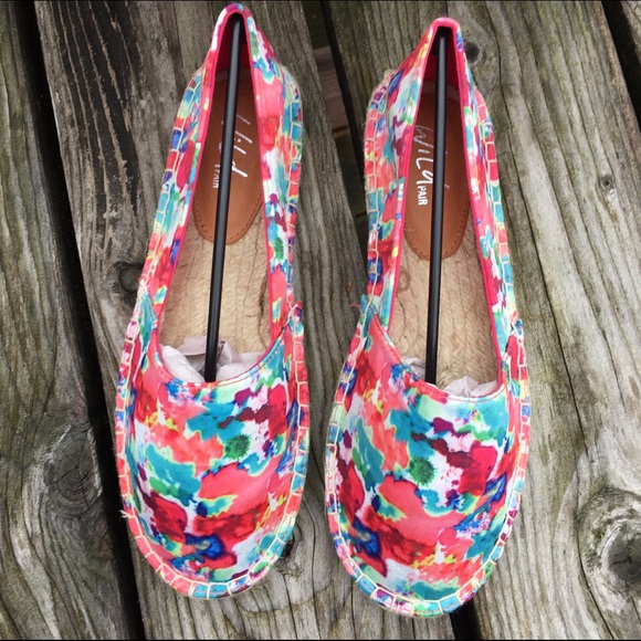 Wild Pair Satin Floral Pink Espadrilles SZ 7 & 8! NEW! - Picture 2 of 8