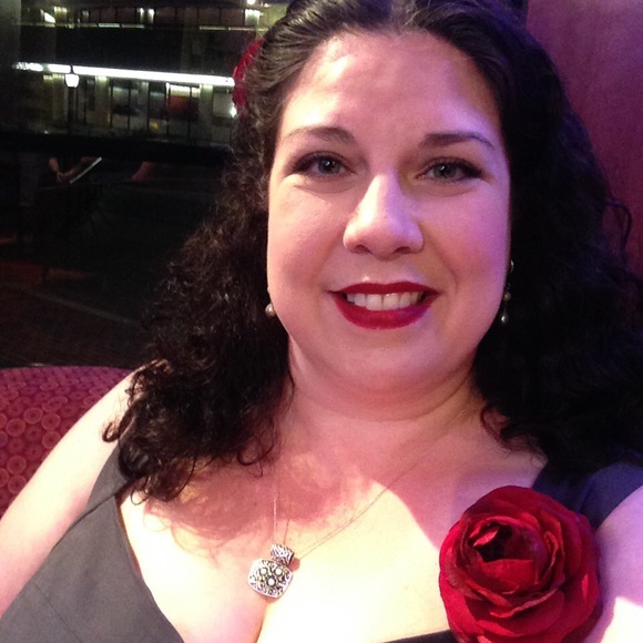 Meet your Posher, Heather - Picture 2 of 2